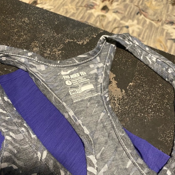 Two running tanks - Picture 3 of 5